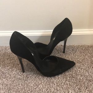 Black suede Steve Madden pumps